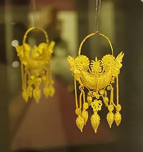 Boucle d'oreille à nacelle, en or, Tarente, IVe&nbsp;siècle&nbsp;av. J.-C.