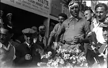Photo de Tazio Nuvolari après avoir remporté le Grand Prix de France 1932.