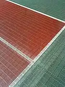 Court sur moquette en salle (tuile) Paris 20e.