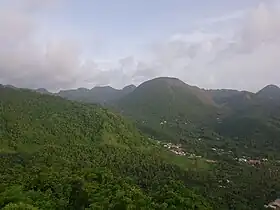 Vue de Terre Blanche depuis la route de Soufrière.