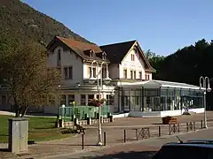 Vue générale du château des Comtes de Challes.