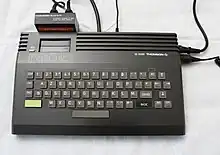 Thomson MO5, commercialisé de 1984 à 1986.