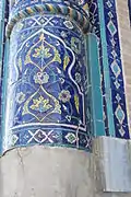 Détail d'une colonne encadrant le pishtak de la médersa Tilla-Qari.