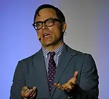 Photo de Timothy Caulfield pendant une conférence.