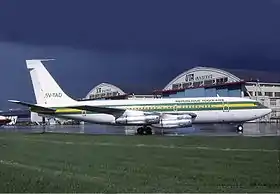 Un Boeing 720 gouvernemental de la République du Togo en 1981. Il s'agit du dernier construit en 1967. Utilisé dans le pays pendant deux ans et demi, il sera utilisé comme pièces de rechange en 1983(en) John Kelly., « Aviation Photo #0139421 Boeing 720-047B - Togo - Government », sur airliners.net (consulté le 6 février 2019)..