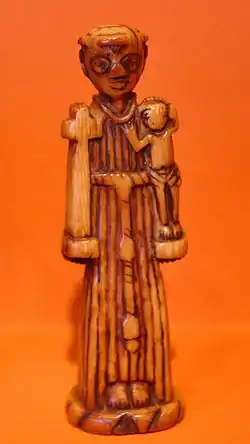 Pendentif en ivoire, XVIIIe&nbsp;sièclefabriqué dans le royaume Kongo