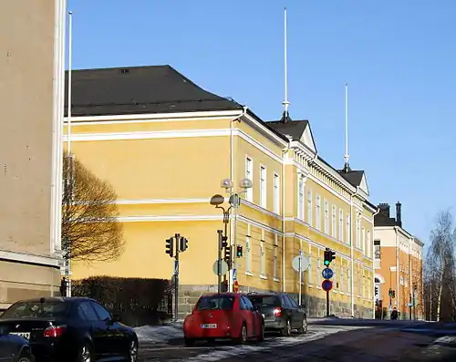 La façade sur la rue Torikatu.