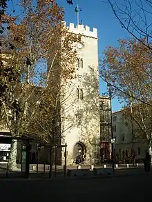 Tour Saint-Jean, à l'angle de la place Pie et de la rue Saint-Jean-le-Vieux