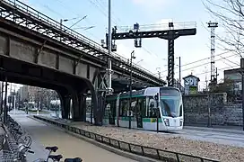 Tram près de la porte de la Chapelle.