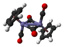Isomère trans avec liaison Fe–Fe