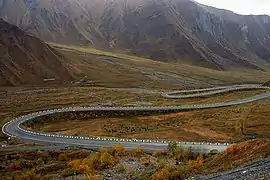 Montée au tunnel de Roki