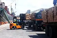 Le quai du port de Douala.