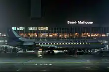 Avion de profil, photo de nuit.