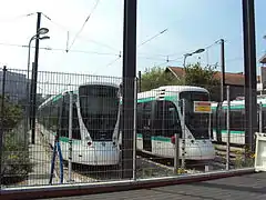 Rames livrées en attente à l'atelier de Colombes.