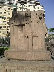 Triade colossale représentant Ptah- Ramsès II - Sekhmet - Jardins du Musée du Caire.