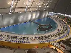 Tropical Islands, parc aquatique tropical près de Berlin construit dans un ancien hangar à dirigeables.