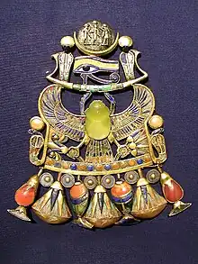 Pectoral de Toutânkhamon, parure en or cloisonné.