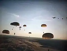 Des rangers du 75e&nbsp;régiment parachutés sur la Grenade en 1983.