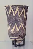 Vase peint de la période d'Obeid 3, v. 5300-4700 av. J.-C. Tello, musée du Louvre.