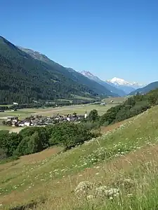 Ulrichen et l'aérodrome en 2011, plusieurs partie de la piste ont été démantelées et un lac (Geschinersee) inauguré en 2003 la remplace à l'ouest.