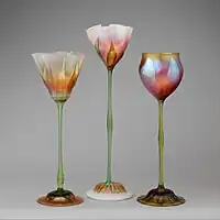 Louis Comfort Tiffany (1900-02) Vases aux motifs floraux [Verres] Metropolitan Museum of Art, États-Unis
