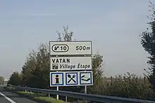 Le panneau sortie no&nbsp;10, de l'autoroute.