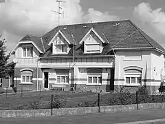 Des habitations groupées par deux.