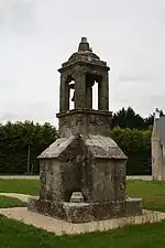 Le clocheton élevé à l'emplacement de la chapelle de Saint-Adrien de Bouthiry.