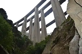 Piles des ouvrages (7 mai 2013).