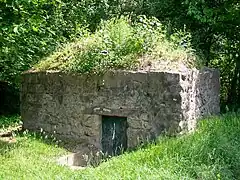 Le premier regard de la galerie souterraine, après la fontaine aux Moines. Classé également M.H.