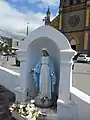 Vierge de l'esplanade de l'église.