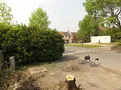 Le puits Vieille Machine no&nbsp;2 dans son environnement.