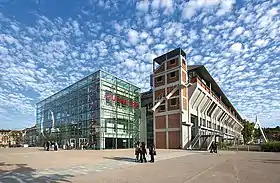 Vue extérieure du campus en 2017.