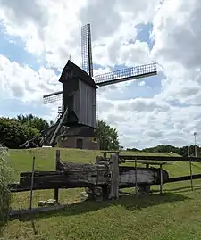 Moulin en bois sur pivot - Moulin des Olieux (Villeneuve-d'Ascq).