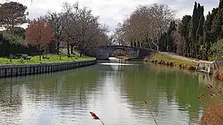 Le canal du Midi à Villesèquelande.