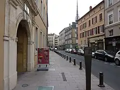 La rue de la Sous-Préfecture.