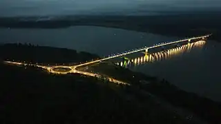 Le pont de nuit le 30 juillet 2023.