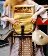 Joueuse de planche à laver.