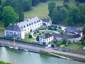 L'ancienne abbaye de Waulsort (ou château de Waulsort)