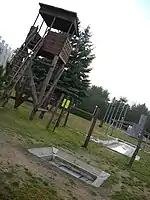 Reconstitution du tunnel « Harry » devant le musée.
