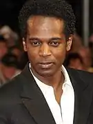 William Nadylam dans le rôle de Yusuf Kama