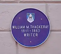 William M. Thackeray, plaque sur le mur de Lismore House Hotel, Main Street.
