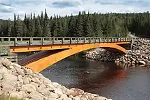 Le pont de bois qui enjambe la rivière Montmorency