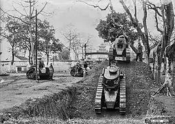 Chars Renault FT de la section de chars légers du 4e&nbsp;RAC, à Hanoï dans les années 1920