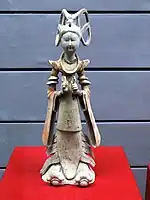 Dame de compagnie du premier type, mince