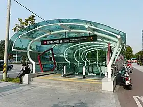 Bouche n°3 de la station, en 2013.