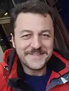 Yetkin Dikinciler interprète İshak Ağa