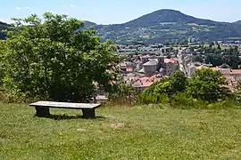 Le suc d'Ayme (au fond) depuis la colline de Saint-Roch (918&nbsp;m) à Yssingeaux.