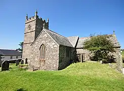La nef du XIIe&nbsp;siècle, la tour du XIIIe&nbsp;siècle et le cimetière sur un site de l'âge du bronze.