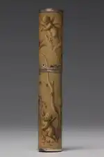 Étui à aiguilles. Bois peint, montures dorées. France, XVIIIe&nbsp;siècle